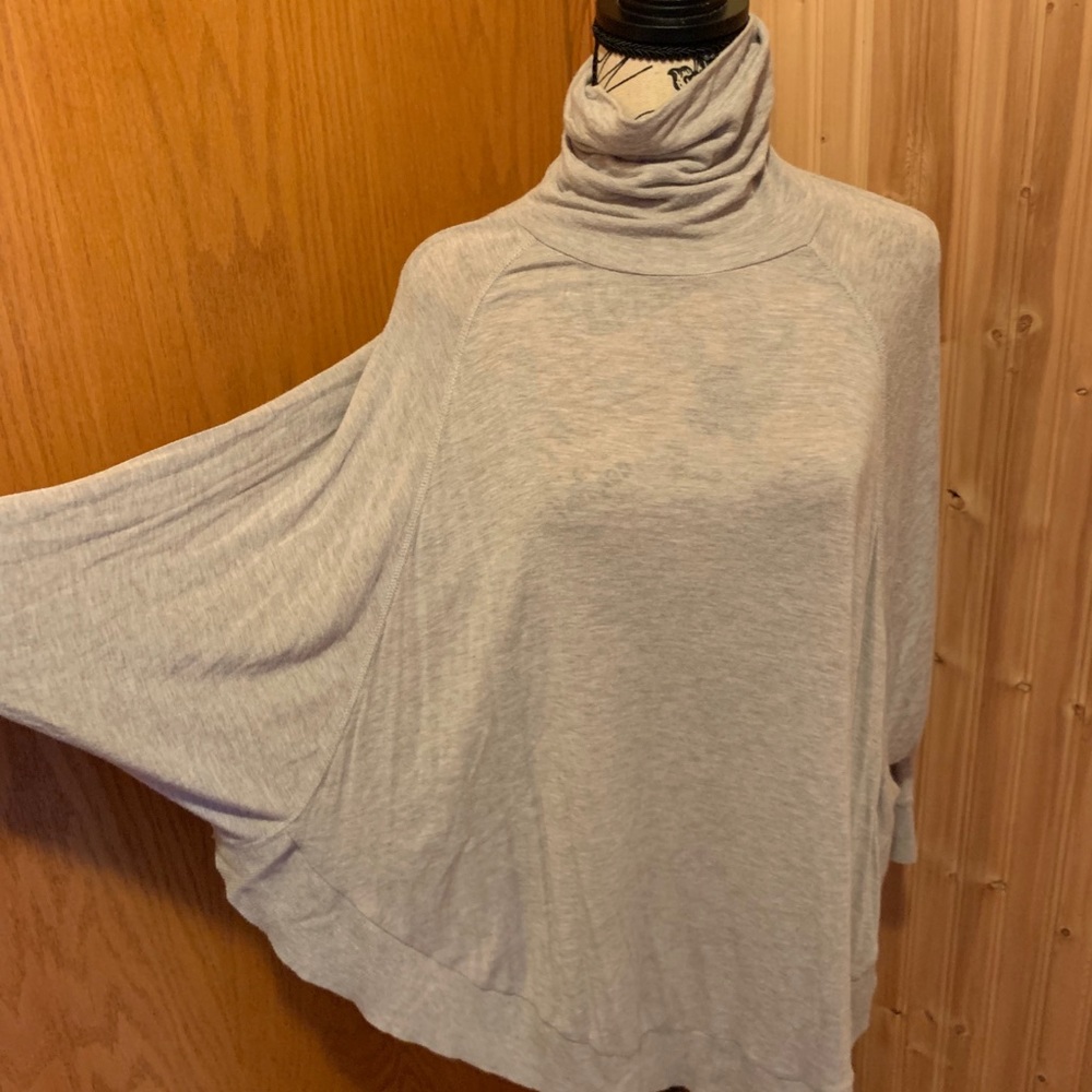 Lightweight turtleneck